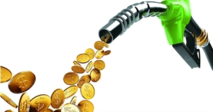 Pagarás más de $4.00 de impuesto por cada litro de gasolina